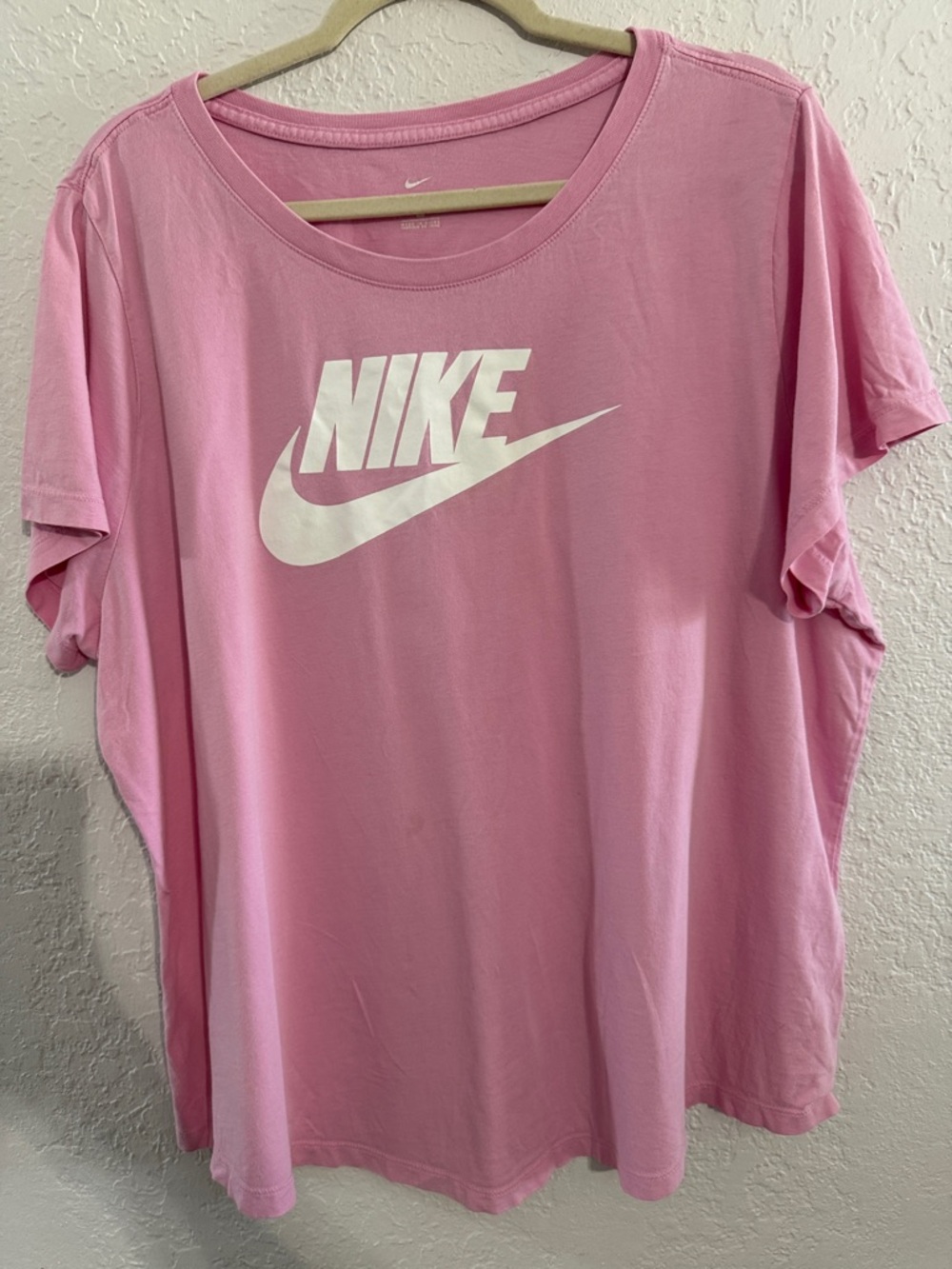 Nike 2X Pink Tee with White Swoosh Logo Preowned 100% Cotton